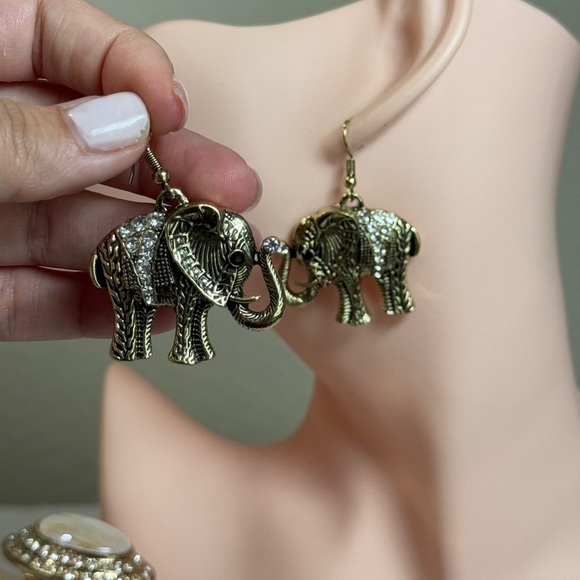 โ๏ธ Elephant Dangle Earrings | Vintage Boho Style | Zirconia - Picture 5 of 5
